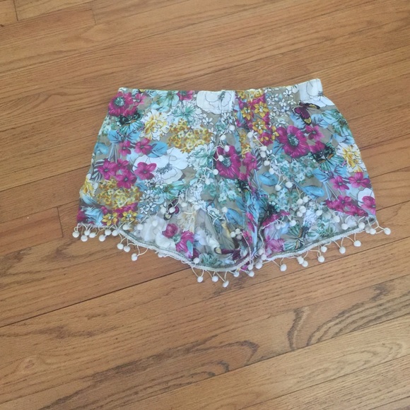 Umgee Other - Umgee pom-pom shorts