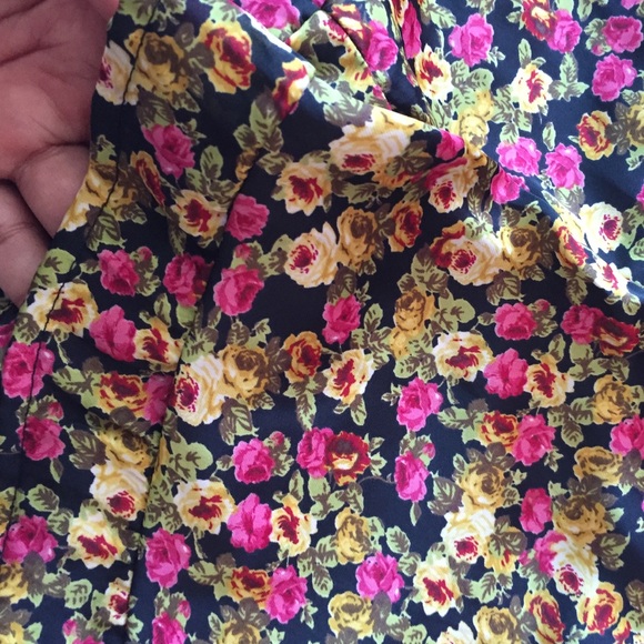 Floral Shorts - Picture 2 of 2