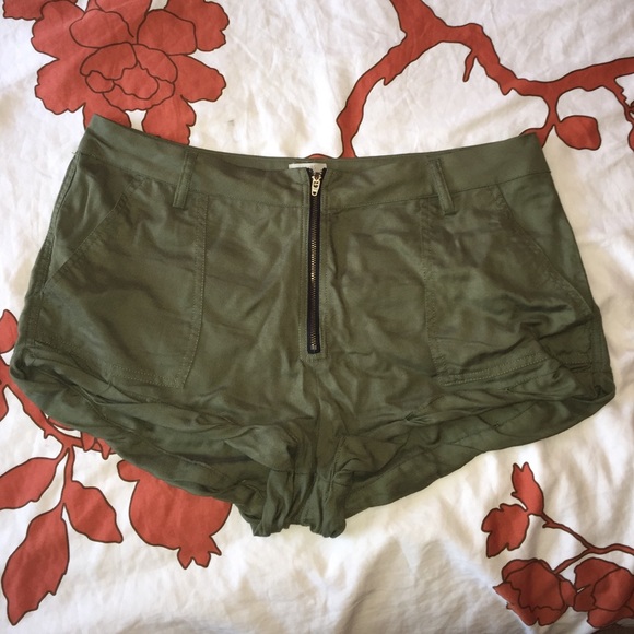 Urban Outfitters (ecoté) High Waisted Shorts - Picture 1 of 3