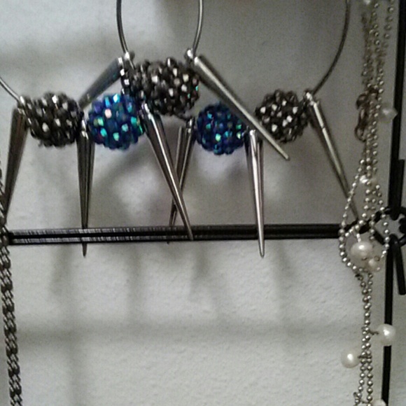 Spike hoop earrings - Picture 2 of 3