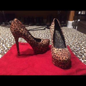 Jessica Simpson pumps