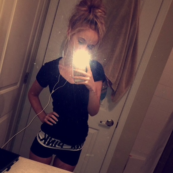 VS pink yoga shorts! - Picture 3 of 4