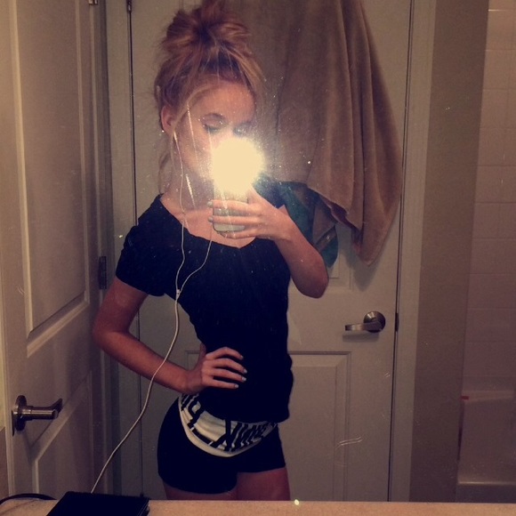 VS pink yoga shorts! - Picture 4 of 4