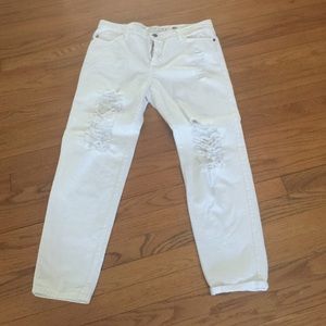 White boyfriend jeans