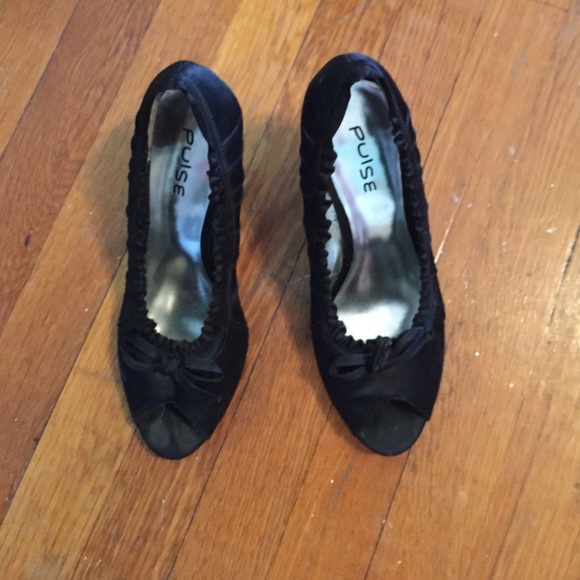 Open toed heels with frills and bow - Picture 2 of 2