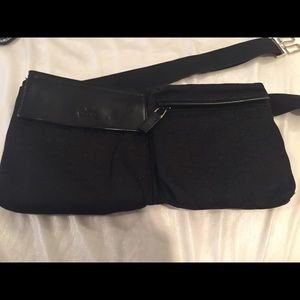 Gucci waist unisex waist bag.