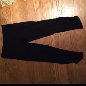 Lululemon black crops!
