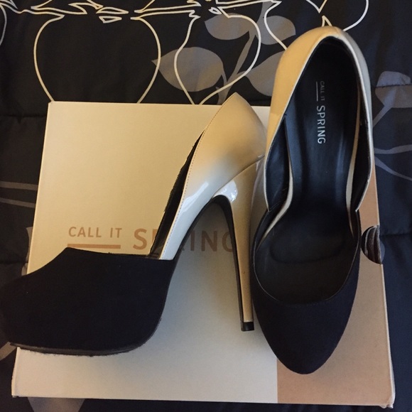 cute nude and black heels ! - Picture 4 of 4