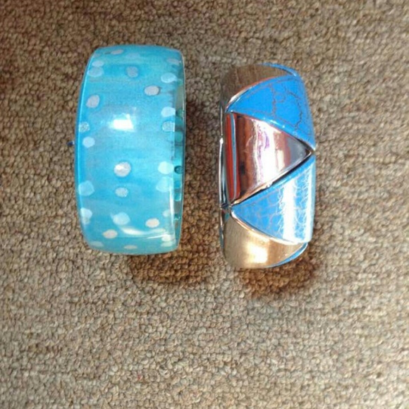 Bracelets - Picture 2 of 4