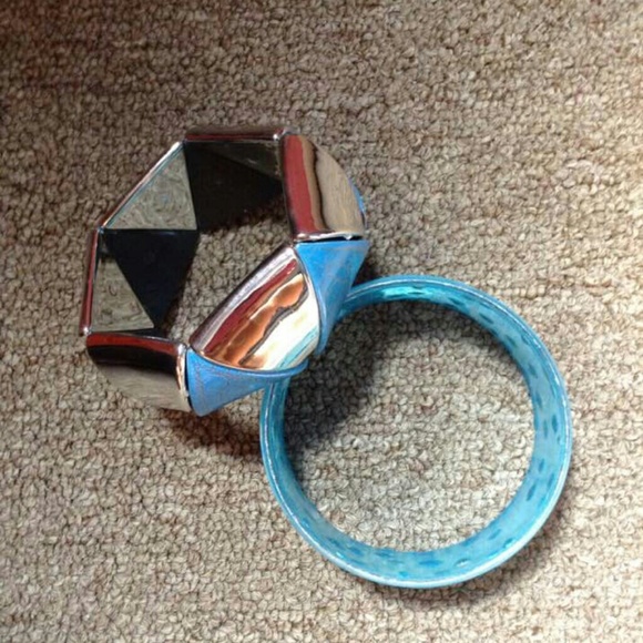 Bracelets - Picture 4 of 4