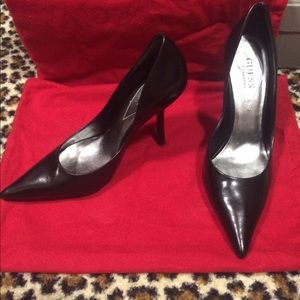 Guess Shoes pointy pumps
