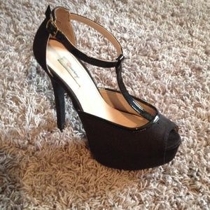 Olsenboye Black Suede Heels
