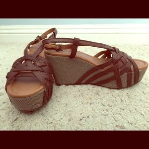 Price Drop!!! Lucky Brand wedge sandals, sz 8