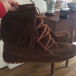 Minnetonka boots sz 8