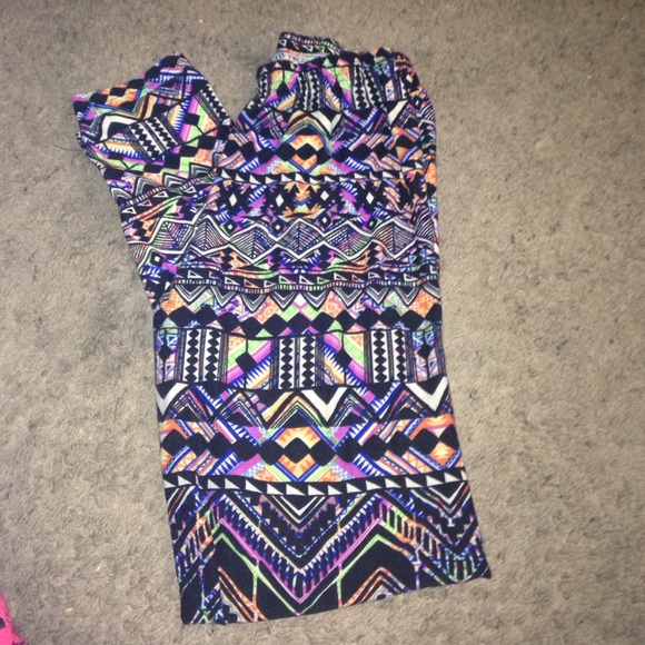 One size fits all patterned leggings