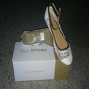 NIB Cute ankle buckle flats