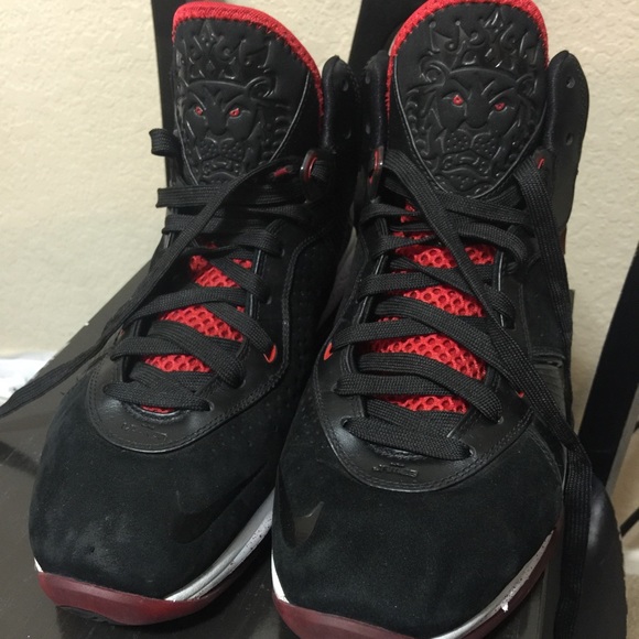 Authentic Lebron 8 - Picture 2 of 4