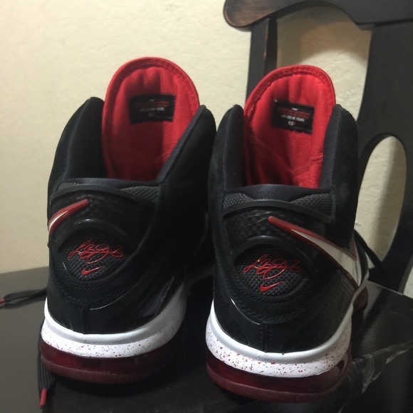 Authentic Lebron 8 - Picture 4 of 4