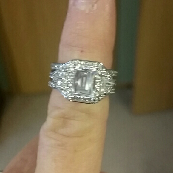 Diamonique ring, 925 silver.