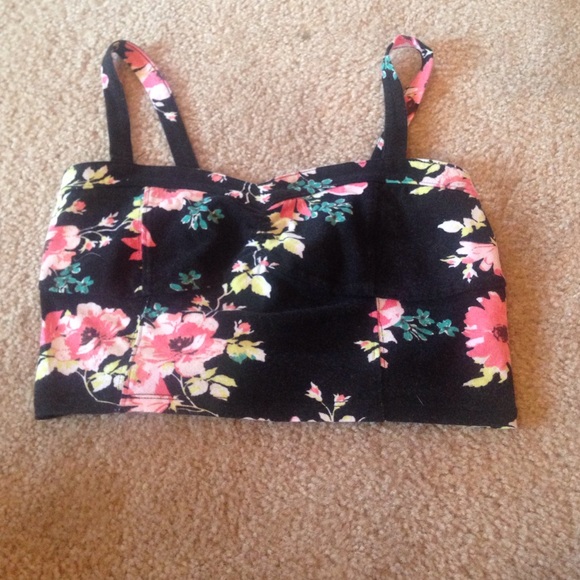 Crop top - Picture 1 of 2