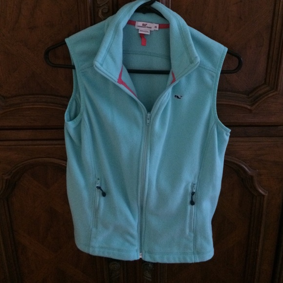 Vineyard Vine's fleece vest