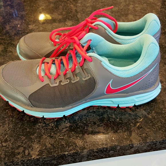 Womens nike lunarlon running shoes