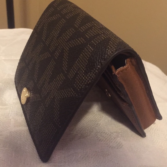 MIchael kors mini wallet - Picture 3 of 4