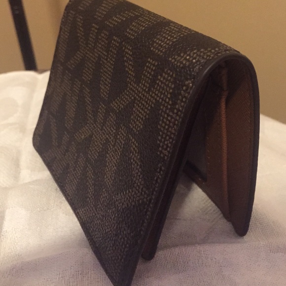 MIchael kors mini wallet - Picture 4 of 4