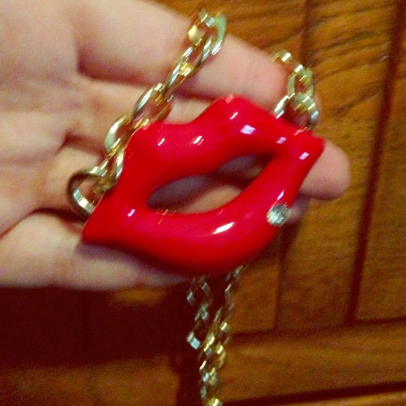 Red lip necklace - Picture 1 of 2
