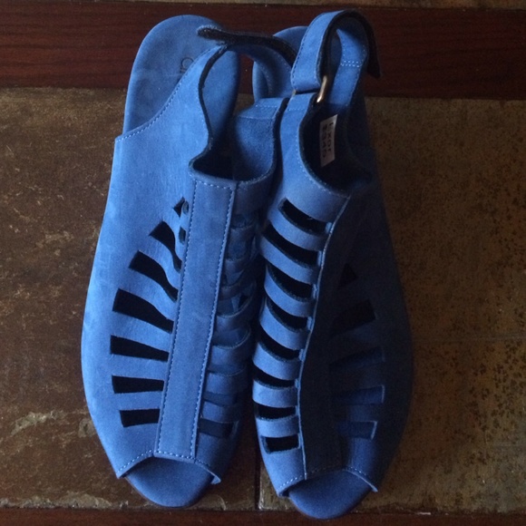 royal blue sandals size 11