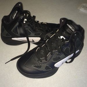 Nike Hyperfuse basketball shoes size 8.5 women's