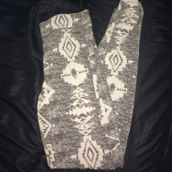 VS Aztec print leggings
