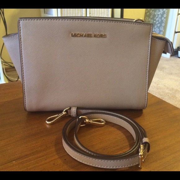 MICHAEL Michael Kors Handbags - MICHAEL Michael Kors Selma Medium Messenger - Tan