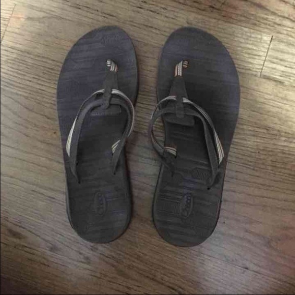 Chacos size 9