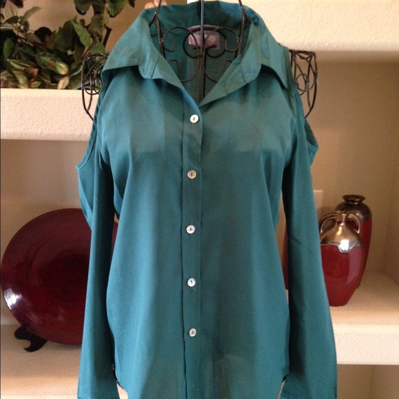 Romeo & Juliet couture off the shoulder top - Picture 4 of 4