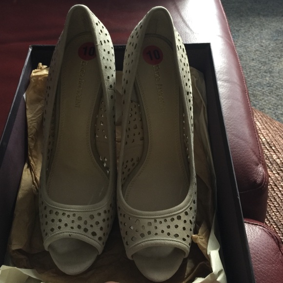 Enzo Angiolini Natural Suede Peep Toe Pumps - Picture 2 of 3