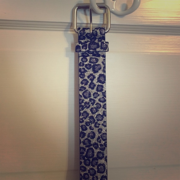 Leopard print belt