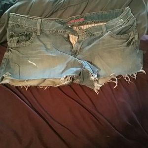 Cut off style shorts