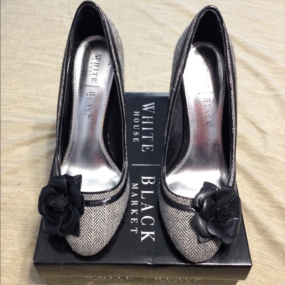 🆕 White House Black Market pumps