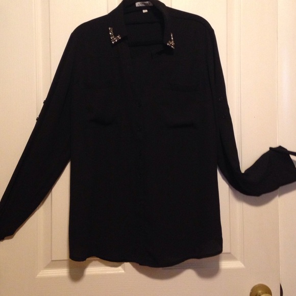 Black top - Picture 1 of 2