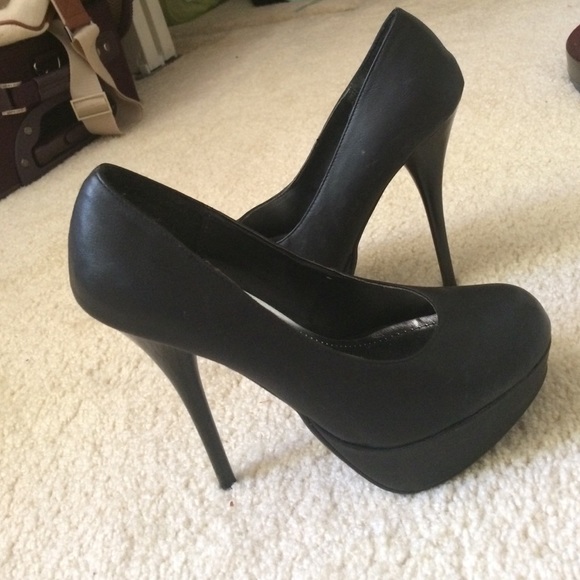 Black Platform Pumps