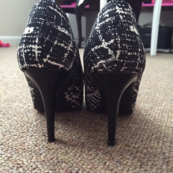 Metaphor high heels - Picture 3 of 3