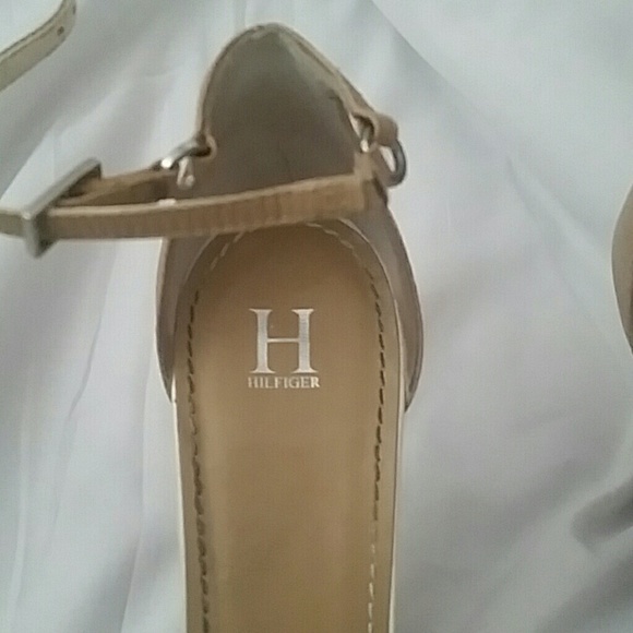 Lightly worn Tommy Hilfiger heels - Picture 2 of 4