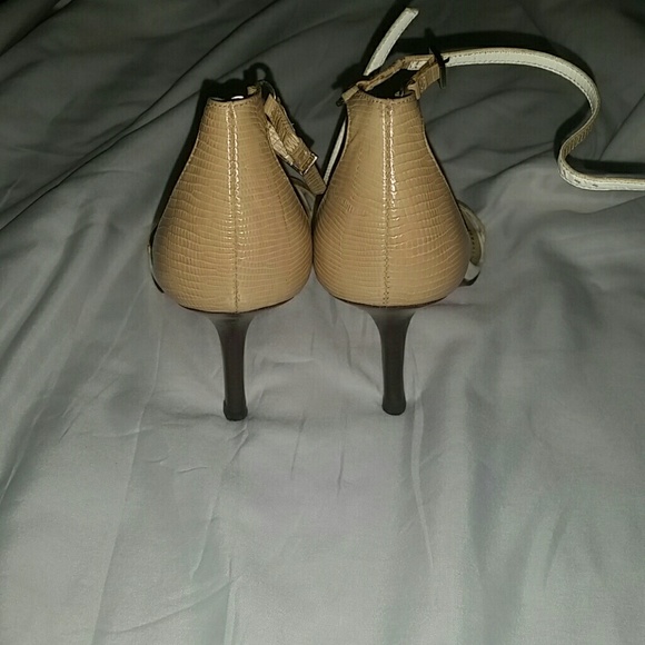 Lightly worn Tommy Hilfiger heels - Picture 4 of 4