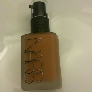 BENARES NARS Sheer matte foundation