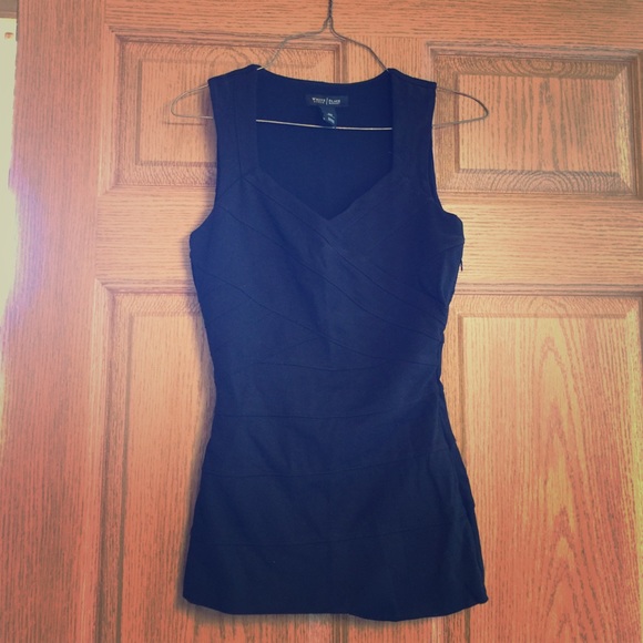 WhiteHouseBlackMarket black top!! Great fit
