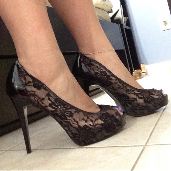 🆕 Guess peep-toe heels