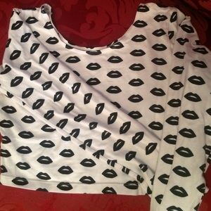 AA black lip print long sleeve crop top