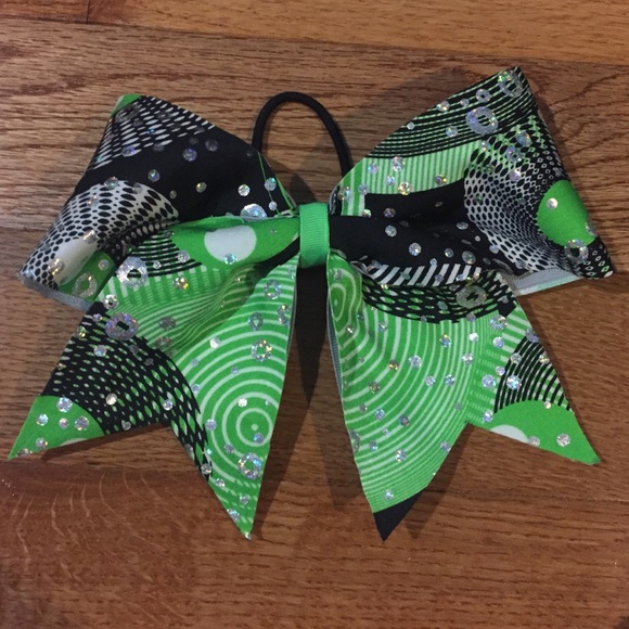 Cheerleading bow