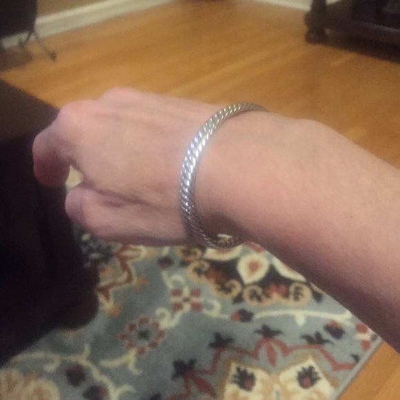 David Yurman bangle in SS and 18 k gold logo ⭐️💕